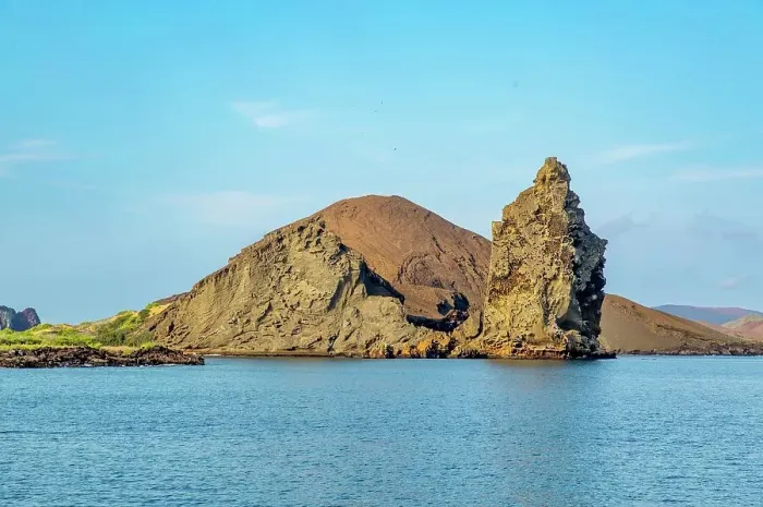 Framed Print : Pinnacle Rock on Bartolome Island in the Galapagos Islands, UNESCO World Heritage Site, Ecuador, South America Framed Print : Pinnacle Rock on Bartolome Island in the Galapagos Islands, UNESCO World Heritage Site, Ecuador, South America