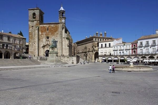 Pizarro statue and San Martin Church, Plaza Mayor, Trujillo, Extremadura, Spain, Europe