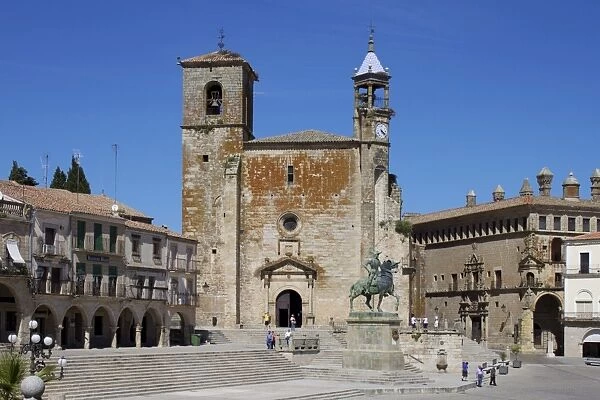 Pizarro statue and San Martin Church, Plaza Mayor, Trujillo, Extremadura, Spain, Europe