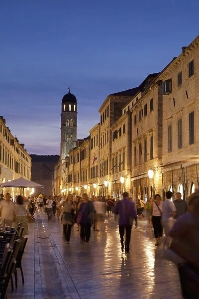 Placa, Stadun, lit up at dusk with cafes and people walking, Dubrovnik, Croatia, Europe