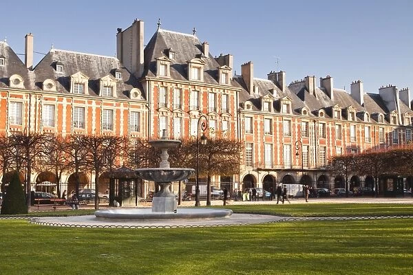 Place des Voges, the oldest planned square in Paris, Marais district, Paris, France, Europe