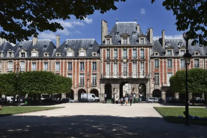 Framed Print : Place des Vosges in The Marais, Paris, France, Europe Framed Print : Place des Vosges in The Marais, Paris, France, Europe