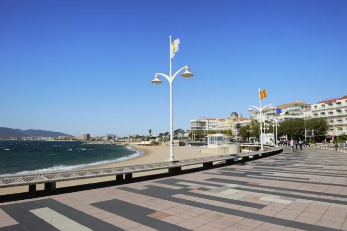 Framed Print : Plage Beaurivage (beach), viewed from General De Gaulle Boulevard, St. Raphael Framed Print : Plage Beaurivage (beach), viewed from General De Gaulle Boulevard, St. Raphael