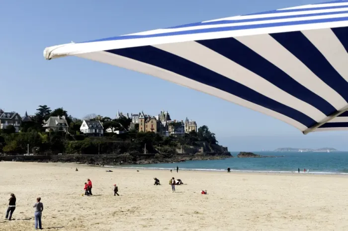 Framed Print : Plage de l Ecluse (Ecluse Beach) and typical villas, Dinard, Brittany, France, Europe