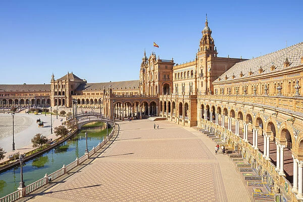 Plaza de Espana with canal and bridge, Maria Luisa Park, Seville, Andalusia, Spain