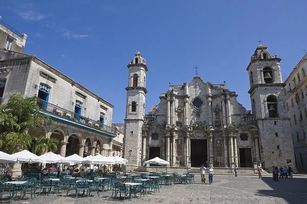 Plaza de la Catedral with Cathedral, Old Havana, Cuba, West Indies, Central America