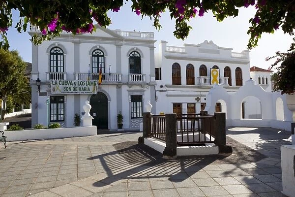 Plaza de la Constitucion and Ayuntamiento (town hall), Haria, Lanzarote, Canary Islands, Spain, Europe