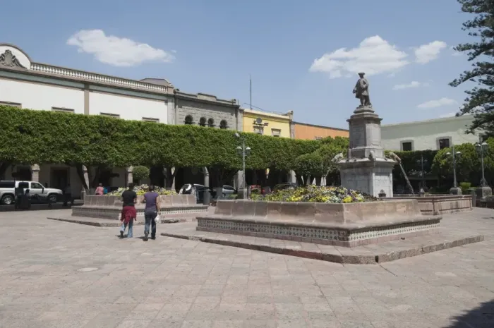 Framed Print : Plaza de la Independencia (Plaza de Armas) in Santiago de Queretaro (Queretaro) Framed Print : Plaza de la Independencia (Plaza de Armas) in Santiago de Queretaro (Queretaro)
