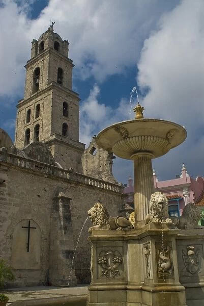 Plaza Vieja, UNESCO World Heritage Site, Havana, Cuba, West Indies, Caribbean