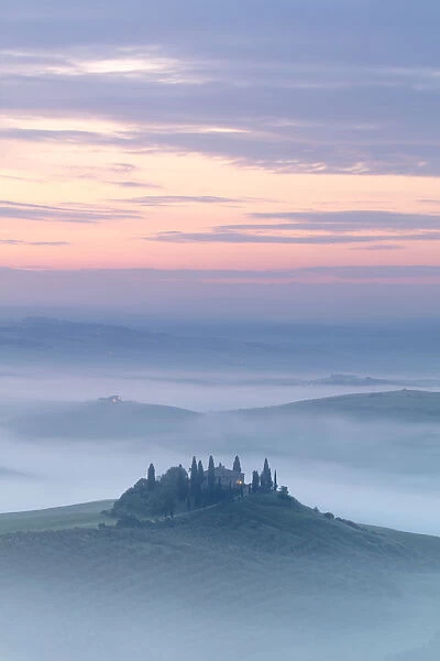 Podere Belvedere and mist at sunrise, San Quirico d Orcia, Val d Orcia, UNESCO World Heritage Site