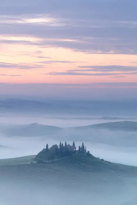 Framed Print : Podere Belvedere and mist at sunrise, San Quirico d Orcia, Val d Orcia, UNESCO World Heritage Site Framed Print : Podere Belvedere and mist at sunrise, San Quirico d Orcia, Val d Orcia, UNESCO World Heritage Site