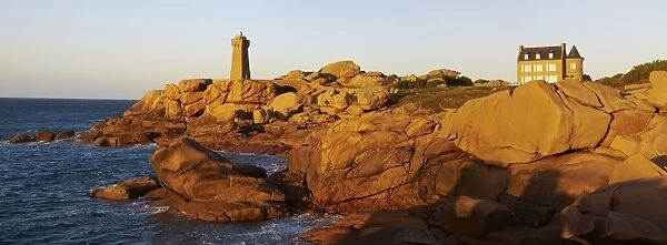 Pointe de Squewel and Mean Ruz Lighthouse, Men Ruz, littoral house, Ploumanach, Cote de Granit Rose, Cotes d Armor, Brittany, France, Europe