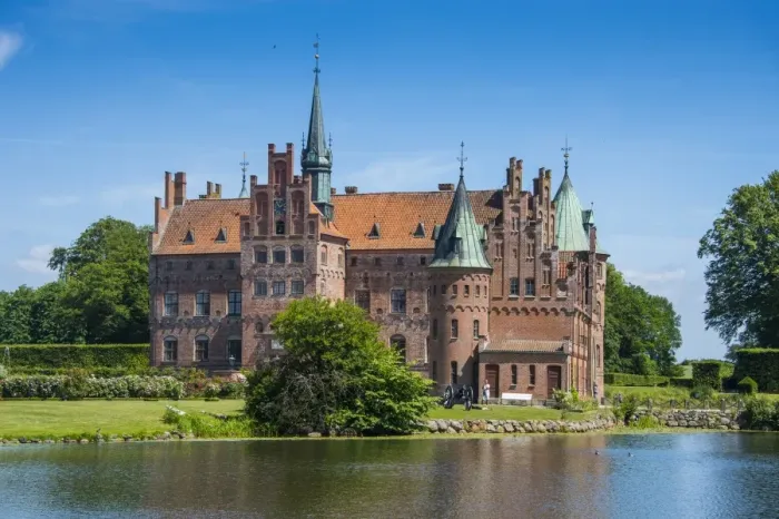 Framed Print : Pond in front of Castle Egeskov, Denmark, Scandinavia, Europe Framed Print : Pond in front of Castle Egeskov, Denmark, Scandinavia, Europe