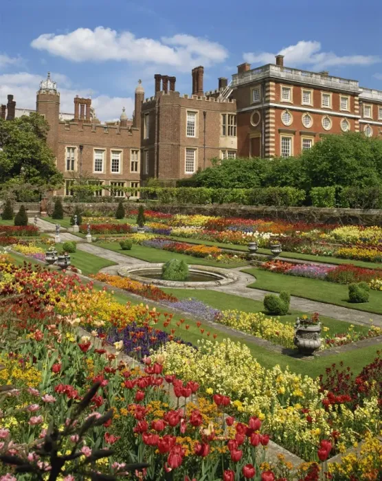 Framed Print : Pond Garden in the Palace Gardens, Hampton Court, London, England, United Kingdom, Europe Framed Print : Pond Garden in the Palace Gardens, Hampton Court, London, England, United Kingdom, Europe