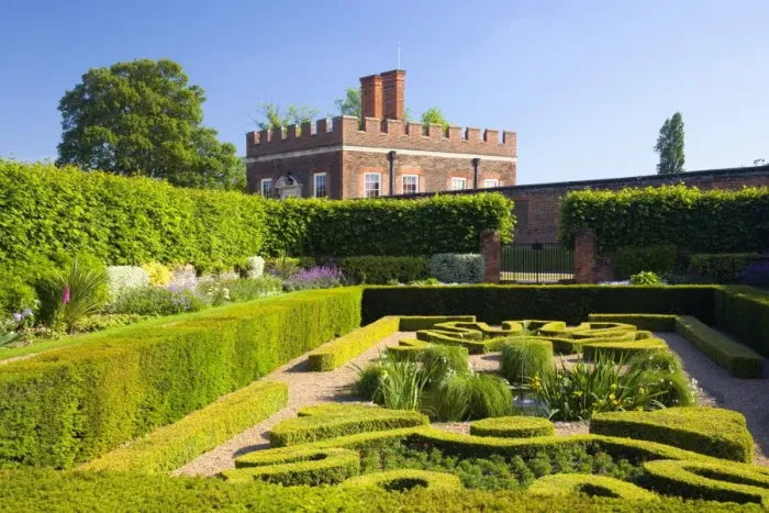 Framed Print : The Pond Gardens and Banqueting House, Hampton Court Palace, Borough of Richmond upon Thames Framed Print : The Pond Gardens and Banqueting House, Hampton Court Palace, Borough of Richmond upon Thames