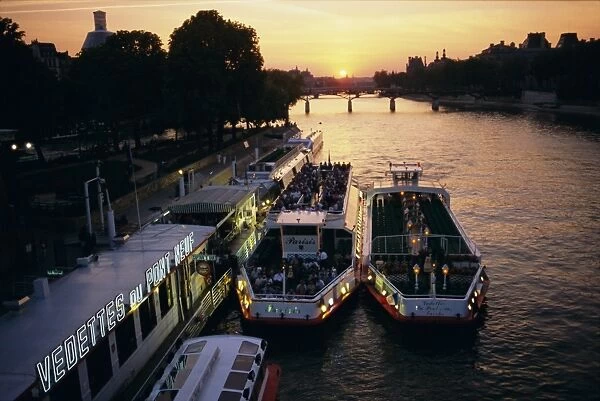 Pont Neuf and tour boats on the River Seine at sunset, Paris, France, Europe