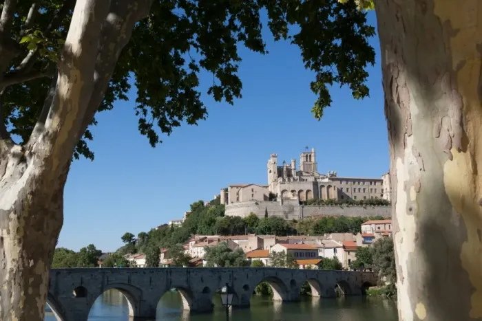 Framed Print : Pont Vieux over the River Orb with St. Nazaire Cathedral in Beziers, Languedoc-Roussillon Framed Print : Pont Vieux over the River Orb with St. Nazaire Cathedral in Beziers, Languedoc-Roussillon
