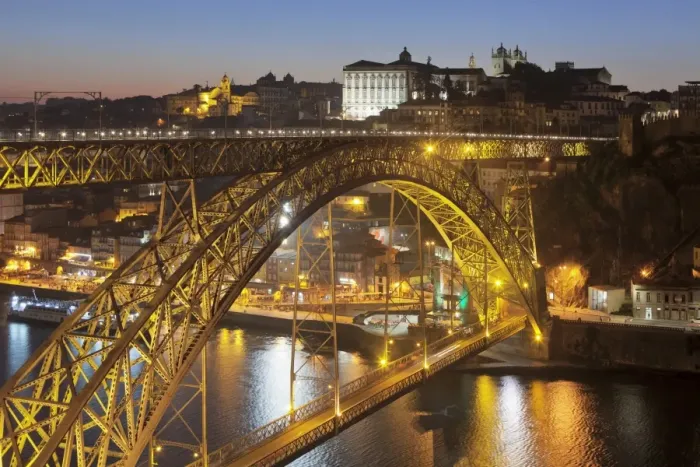 Framed Print : Ponte Dom Luis I Bridge over Douro River to Ribeira District, UNESCO World Heritage Site