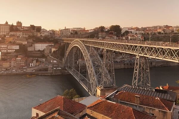 Ponte Dom Luis I Bridge, UNESCO World Heritage Site, Douro River, Porto (Oporto)