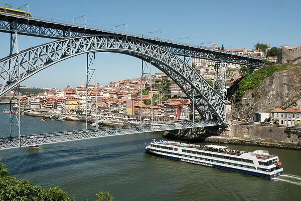 Ponte de Dom Luis I over River Douro, Porto, Portugal, Europe