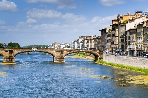 Ponte Santa Trinita dating from the 16th century and the Arno River, Florence (Firenze), UNESCO World Heritage Site, Tuscany, Italy, Europe