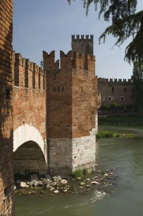 Framed Print : Ponte Scaligero, Verona, UNESCO World Heritage Site, Veneto, Italy, Europe Framed Print : Ponte Scaligero, Verona, UNESCO World Heritage Site, Veneto, Italy, Europe