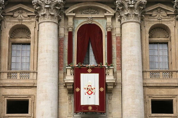 Popes balcony, St. Peters Basilica, Vatican, Rome, Lazio, Italy, Europe