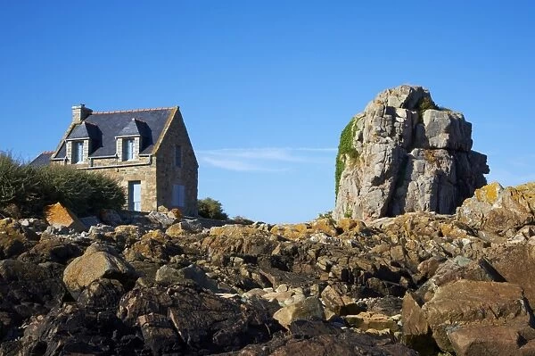 Pors Hir harbour, Cote de Granit Rose, Cotes d Armor, Brittany, France, Europe