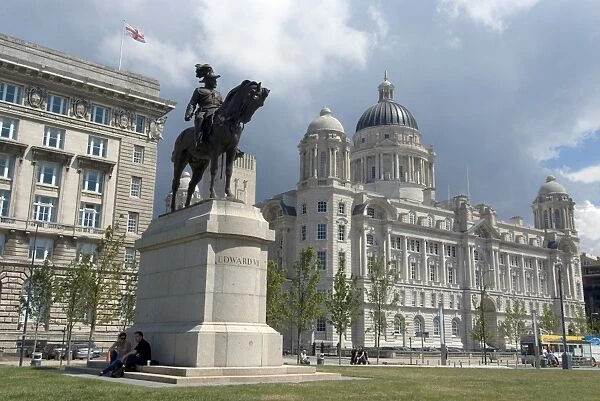 The Port of Liverpool Building, one of the Three Graces, with statue of Edward VII in the foreground, riverside, Liverpool, Merseyside, England, United