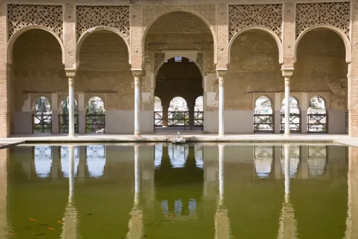 Framed Print : Portico of the Torre de las Damas reflected in tranquil pool, Jardines del Partal Framed Print : Portico of the Torre de las Damas reflected in tranquil pool, Jardines del Partal
