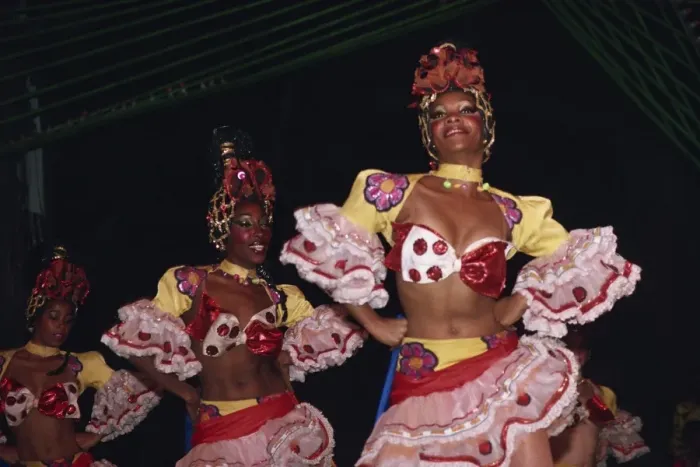 Framed Print : Portrait of women dancers in costume at the Tropicana Nightclub in Havana