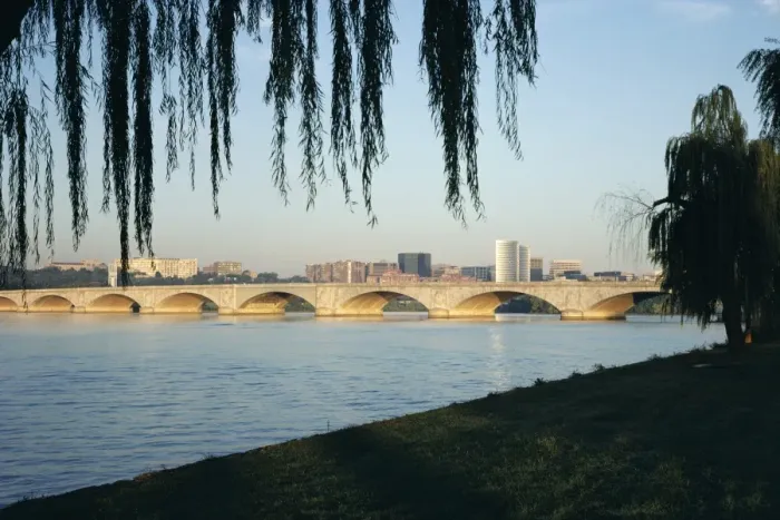 Framed Print : Potomac River and the Arlington Memorial Bridge, Washington D Framed Print : Potomac River and the Arlington Memorial Bridge, Washington D