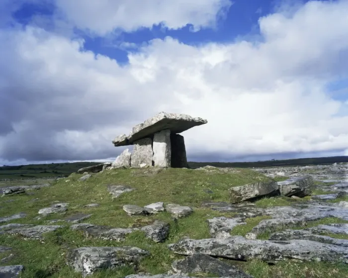 Framed Print : Poulnabrone Dolmen near Lisdonvarna Framed Print : Poulnabrone Dolmen near Lisdonvarna