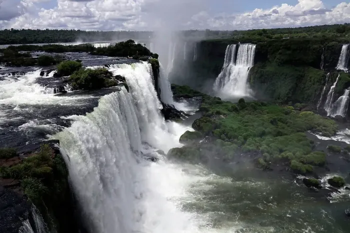 Framed Print : The powerful falls at Foz de Iguacu, UNESCO World Heritage Site, Brazil, South America Framed Print : The powerful falls at Foz de Iguacu, UNESCO World Heritage Site, Brazil, South America