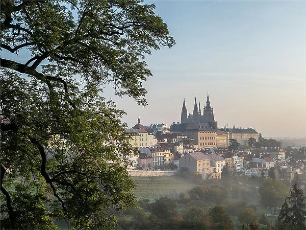 Prague Castle and St. Vitus Cathedral in morning sunlight, UNESCO World Heritage Site, Prague, Czechia (Czech Republic), Europe