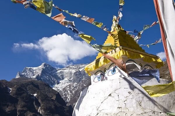 Prayer flags and Buddhist stupa, Namche Bazaar, Solu Khumbu Region, Nepal, Himalayas, Asia