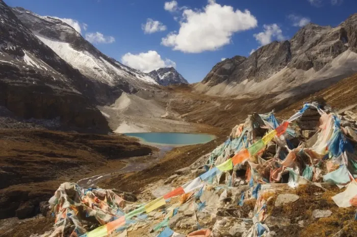 Framed Print : Prayer flags and Erongcuo Lake, Yading Nature Reserve, Sichuan Province, China, Asia Framed Print : Prayer flags and Erongcuo Lake, Yading Nature Reserve, Sichuan Province, China, Asia