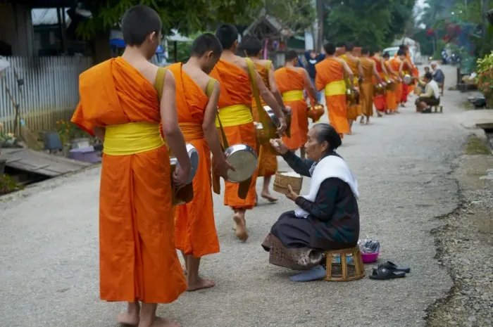 Framed Print : Procession of Buddhist monks collecting alms and rice at dawn, Luang Prabang Framed Print : Procession of Buddhist monks collecting alms and rice at dawn, Luang Prabang