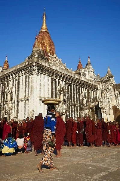 Procession of Buddhist monks at the Full Moon Festival, Patho Ananda temple, Bagan (Pagan), Myanmar (Burma), Asia