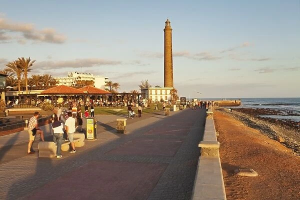 Promenade and lighthouse Faro de Maspalomas in the evening, Maspalomas, Gran Canaria, Canary Islands, Spain, Atlantic, Europe