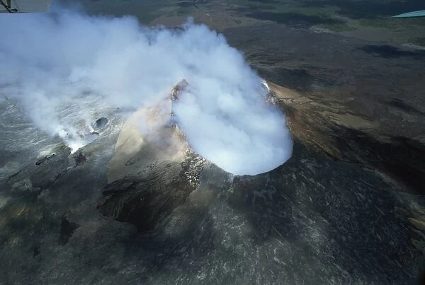 The Pu u O o cinder cone, the active vent on the southern flank of the Kilauea volcano