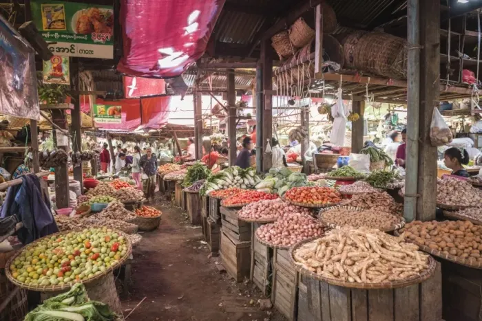 Framed Print : Pyin Oo Lwin (Pyin U Lwin) Market, Myanmar (Burma), Asia