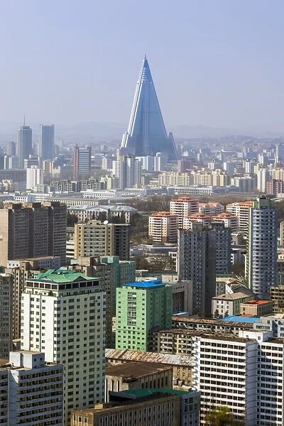 Pyongyang skyline and the Ryugyong Hotel, Pyongyang, Democratic Peoples Republic of Korea (DPRK), North Korea, Asia