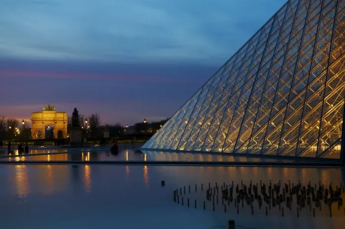 Framed Print : The Pyramid of the Louvre at night, Paris, France, Europe Framed Print : The Pyramid of the Louvre at night, Paris, France, Europe