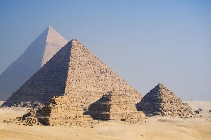 Framed Print : The Pyramids of Giza, Giza, UNESCO World Heritage Site, near Cairo, Egypt Framed Print : The Pyramids of Giza, Giza, UNESCO World Heritage Site, near Cairo, Egypt