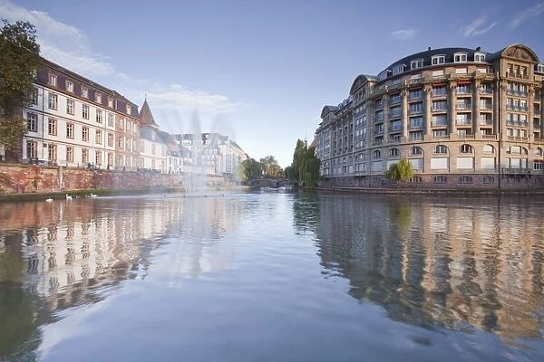 Quai Saint Etienne and the River Ill, Strasbourg, Bas-Rhin, Alsace, France, Europe