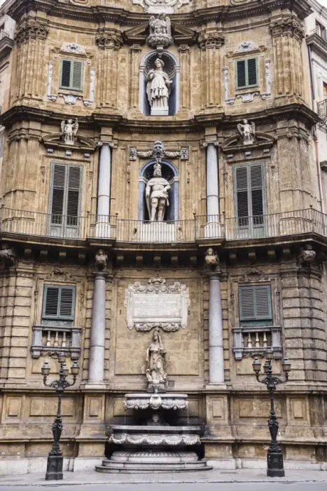 Framed Print : Quattro Canti (The Four Corners), Piazza Vigliena, a Baroque square at the centre of Palermo Old City, Sicily, Italy, Europe Framed Print : Quattro Canti (The Four Corners), Piazza Vigliena, a Baroque square at the centre of Palermo Old City, Sicily, Italy, Europe