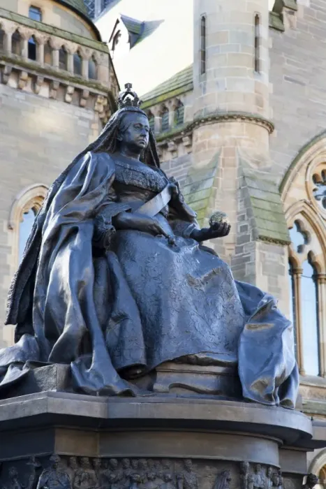 Framed Print : Queen Victoria statue, The McManus, Dundee, Scotland Framed Print : Queen Victoria statue, The McManus, Dundee, Scotland