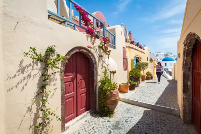Framed Print : A quiet street in Oia, Santorini, Cyclades, Greek Islands, Greece, Europe Framed Print : A quiet street in Oia, Santorini, Cyclades, Greek Islands, Greece, Europe