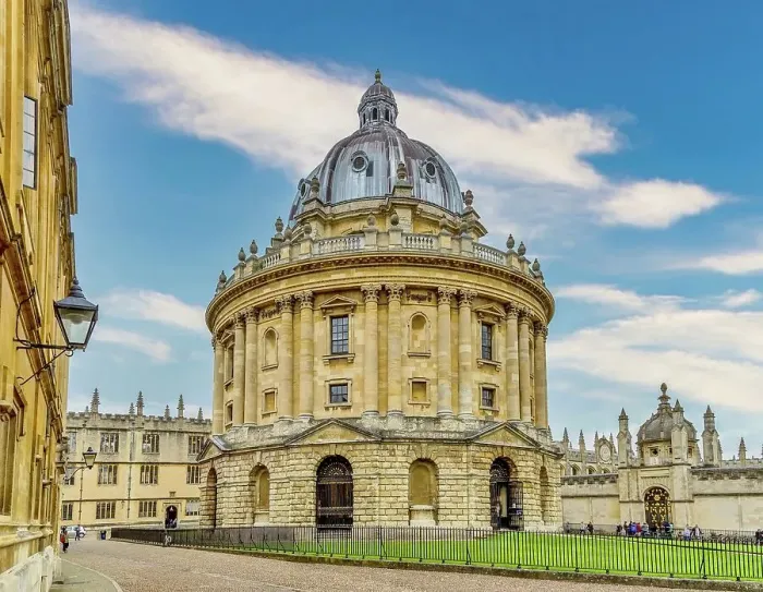 Framed Print : Radcliffe Camera, built in 1737-49, part of Oxford University's Bodleian Library, Oxford, Oxfordshire, England, United Kingdom, Europe Framed Print : Radcliffe Camera, built in 1737-49, part of Oxford University's Bodleian Library, Oxford, Oxfordshire, England, United Kingdom, Europe